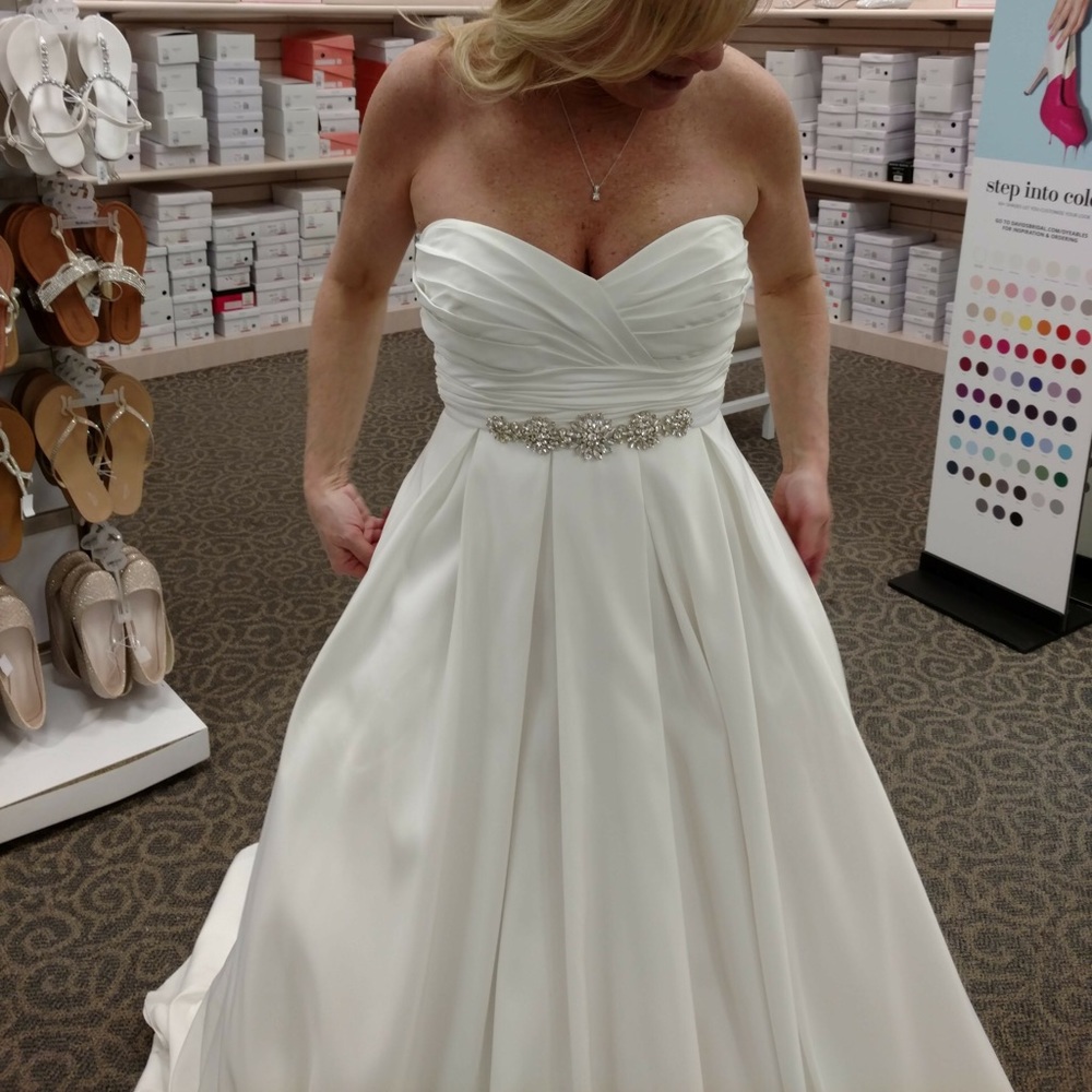 Vera Wang Taffeta Wedding Dress